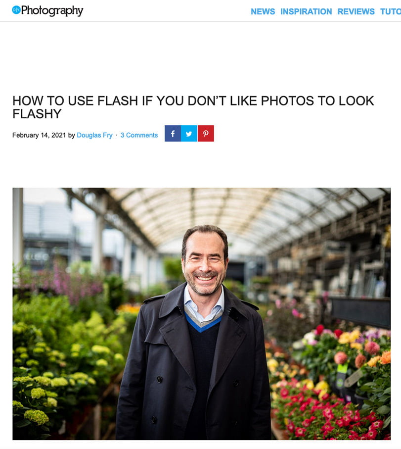 Article de photographie de bricolage décrivant l'utilisation d'un flash hors appareil photo configuré pour une séance photo de portrait d'entreprise