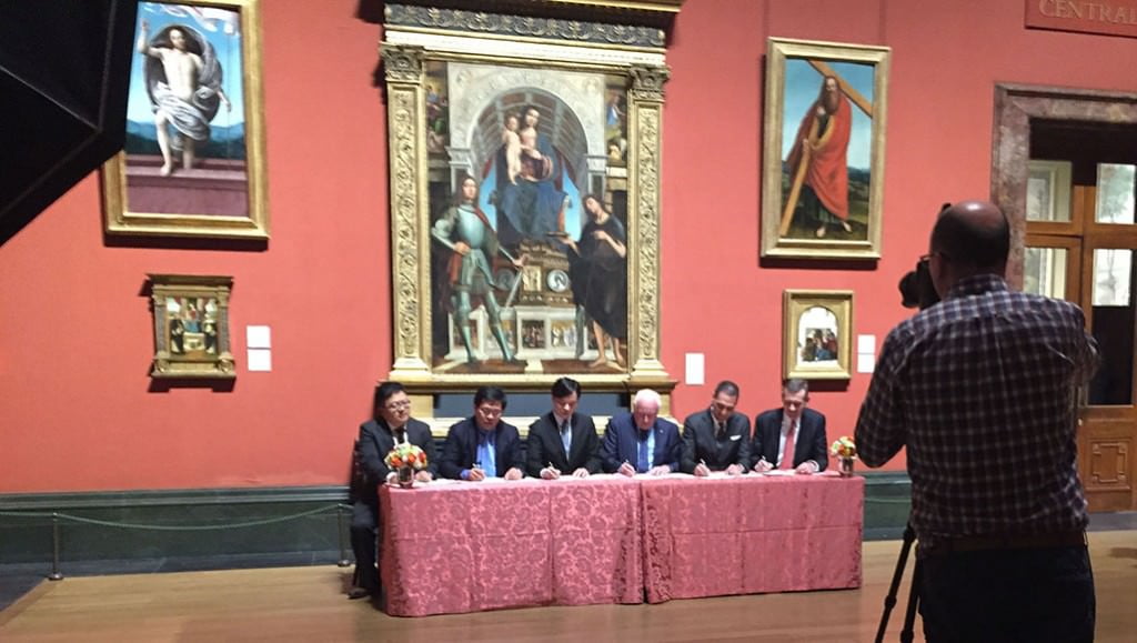 Signing Photograph at National Gallery