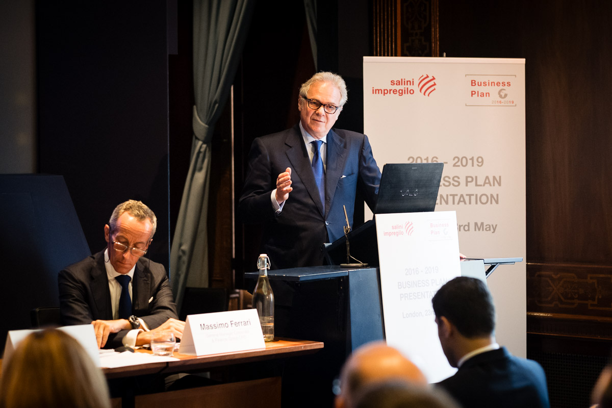 Conference photographer at the Royal Society in London - speaker at the podium