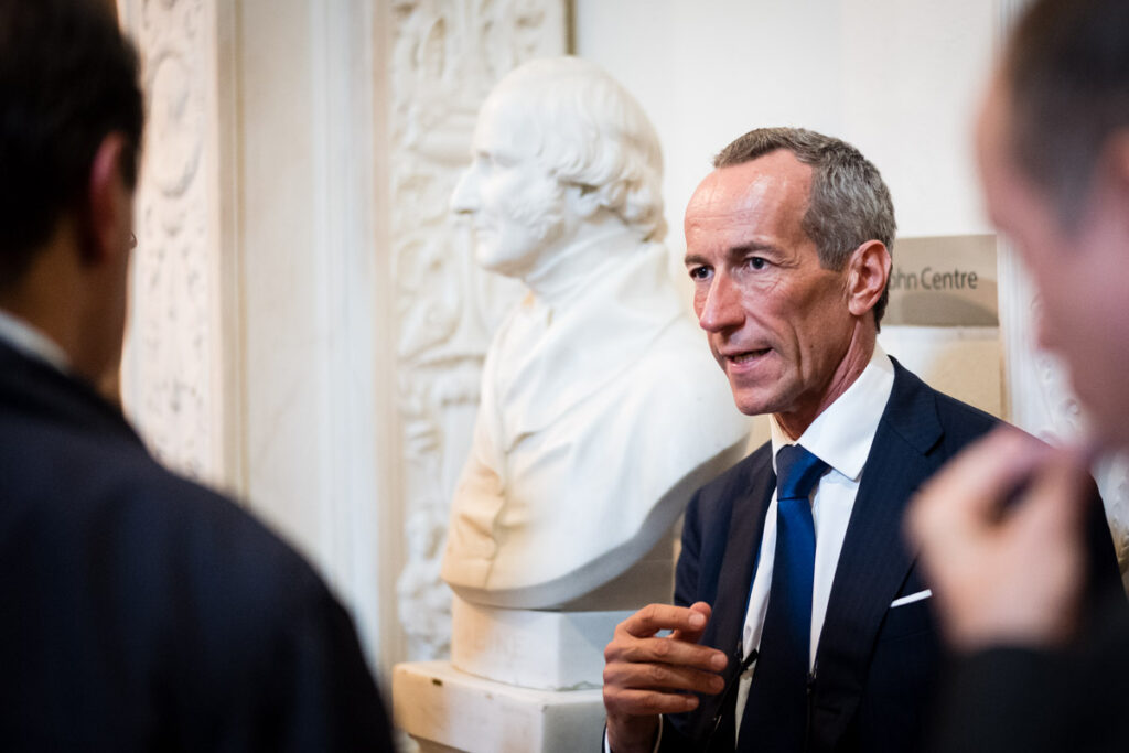 Conference photographer at the Royal Society in London - guests in conversation