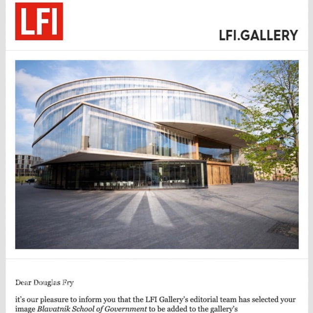 Photograph of Oxford building appearing on Leica's website