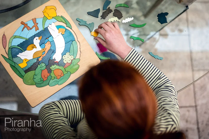 Clementine doing a jigsaw to occupy her time during lockdown