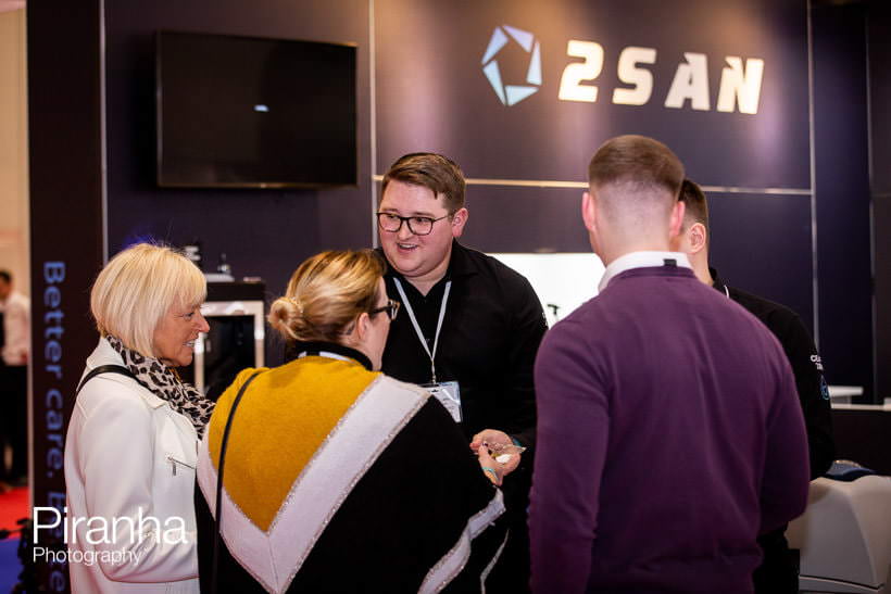 stand photographer 2SAN 03 11 21 UK 05