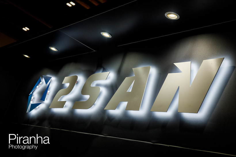 stand photographer 2SAN 03 11 21 UK 55